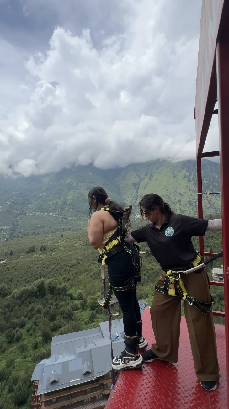 Dual-Harness Safety Rigging & Instructor Briefing on 72m Platform