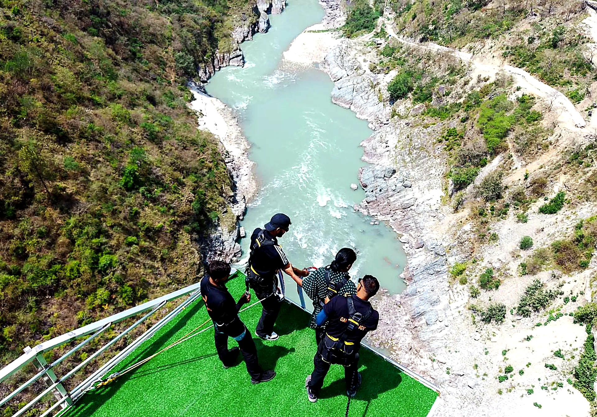 Massive Cantilever Jump Deck over the River Confluence Gorge