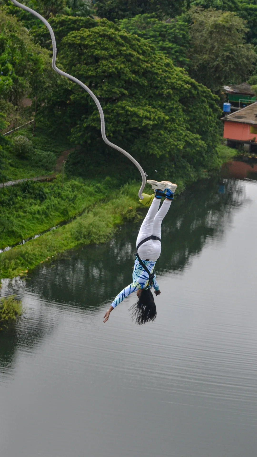 High-Altitude Elastic Recoil and Freefall Suspension