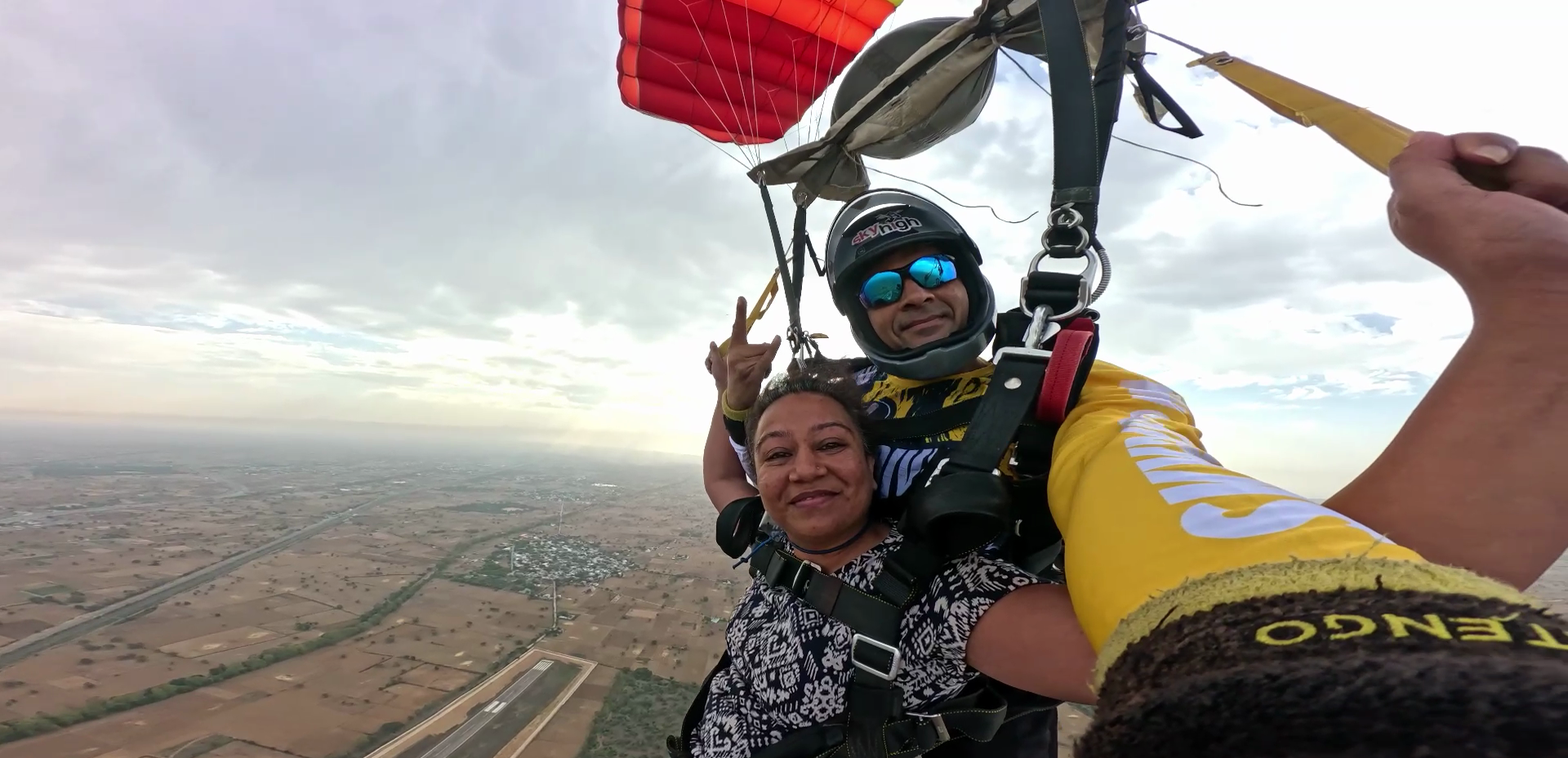10,000 ft Tandem Skydiving in Narnaul — photo 4