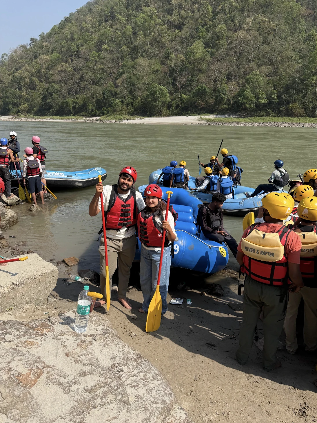 Technical Maneuvers Slicing Through Fast River Waves