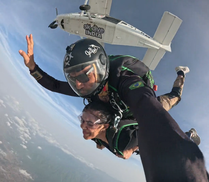 10,000 ft Tandem Skydiving in Mount Abu — photo 4
