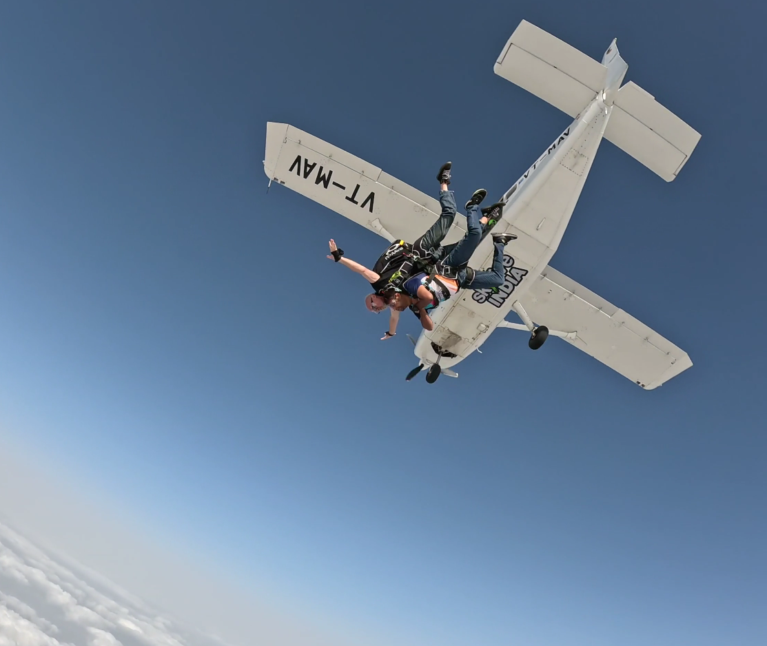 10,000 ft Tandem Skydiving in Mount Abu — photo 2