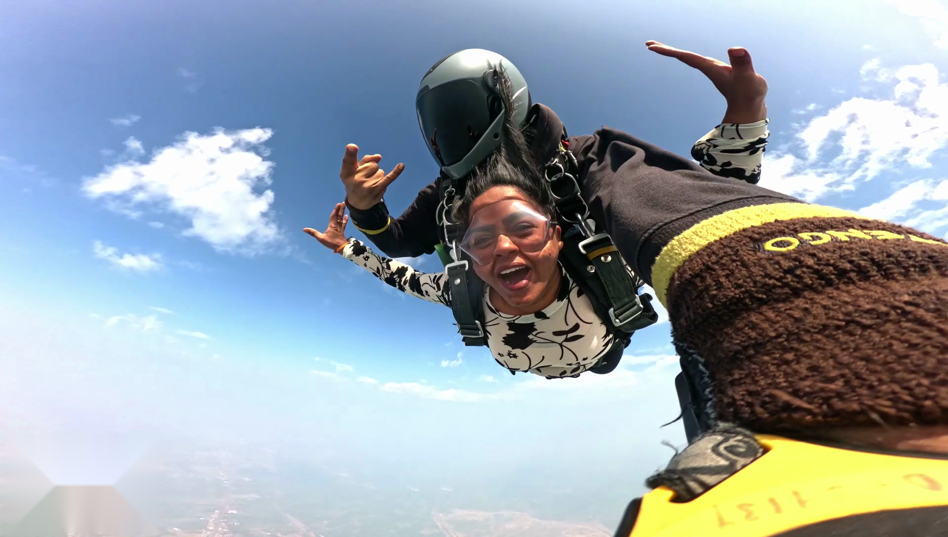 10,000 ft Tandem Skydiving in Ujjain — photo 3
