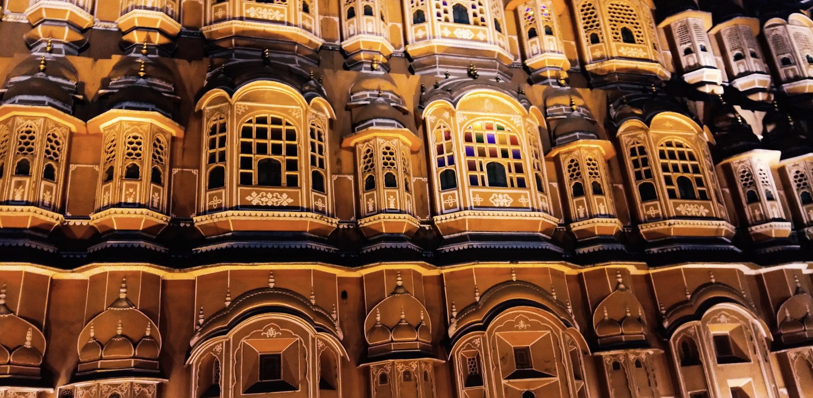 Ornate carved jharokhas and latticework of Hawa Mahal (Palace of Winds)