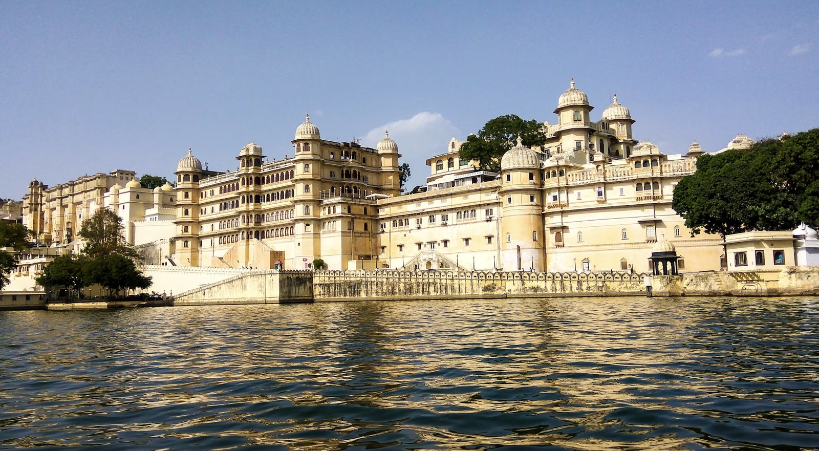 Majestic City Palace complex overlooking tranquil Lake Pichola, Udaipur